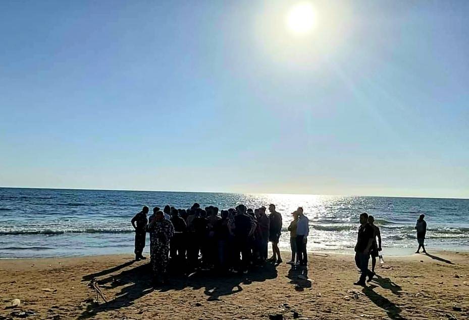 العثور على جثة قذفتها الأمواج على الشاطئ العكّاري