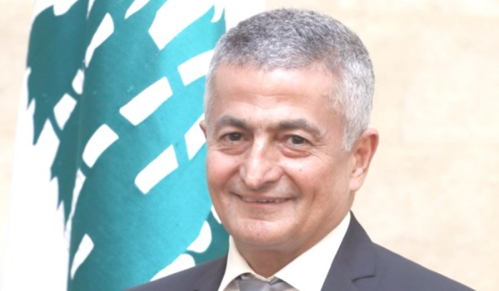 الى موظفي الإدارة العامة.. خبر من وزير المالية