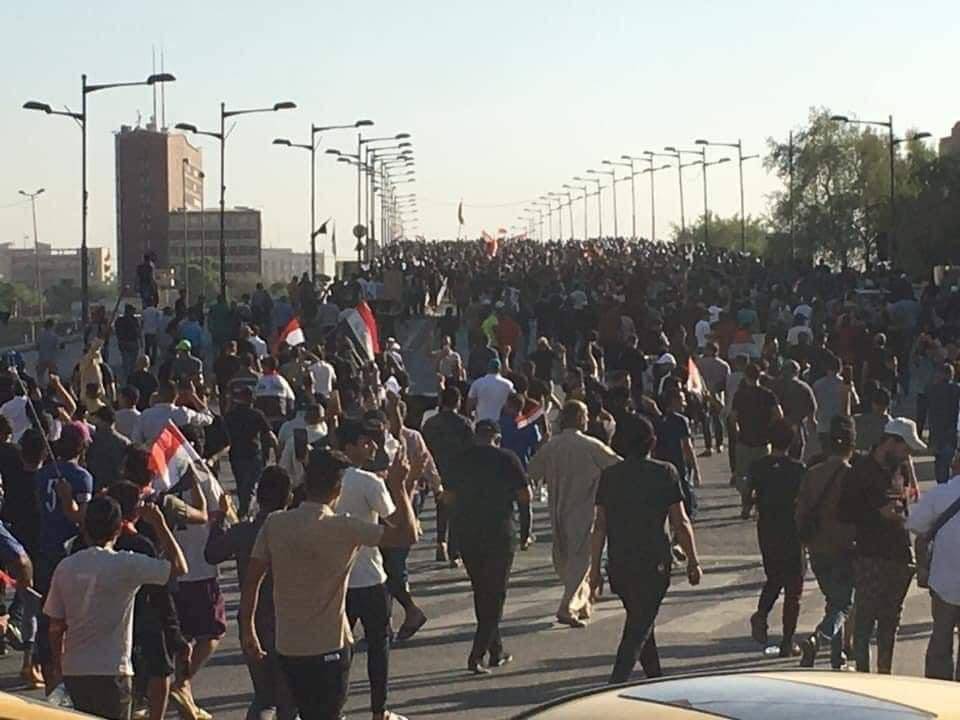 العراق.. المتظاهرون يقتحمون مبنى البرلمان!