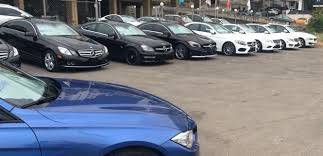مستوردو السيارات المستعملة يرفضون الدولار الجمركي.. وتلويح بالتصعيد