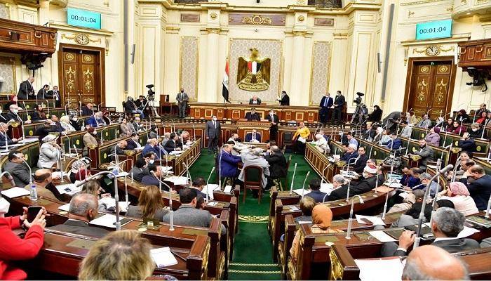 البرلمان المصري يقر تعديلات وزارية