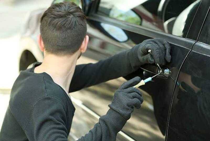 مصادرة 3 سيارات مسروقة