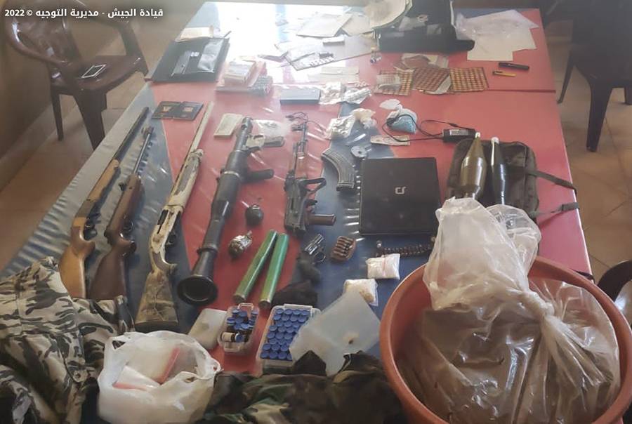 بعد مداهمة منزله.. هذا ما تم ضبطه