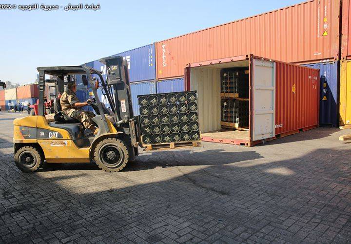 تسلّم ذخيرة من ضمن برامج المساعدات العسكرية الأميركية