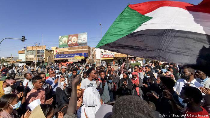 الخرطوم.. الآلاف يخرجون في مسيرات جديدة للمطالبة بـ