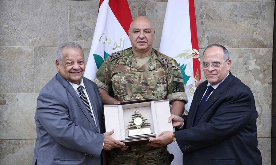 قائد الجيش يلتقي وفد اتحاد المنتجين العرب