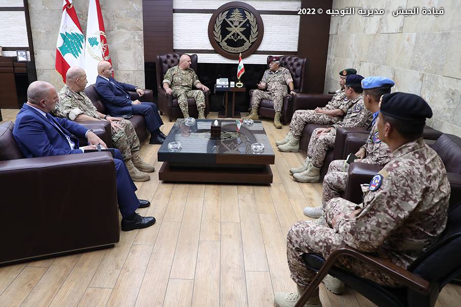 قائد الجيش استقبل السفير الايراني ووفد عسكري ماليزي