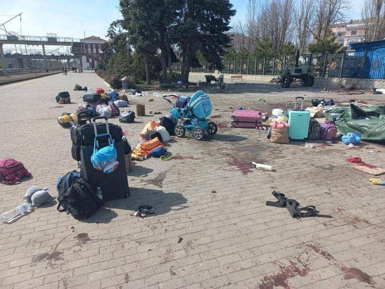 أوكرانيا.. قتلى وجرحى بضربةٍ روسية استهدفت محطة قطار
