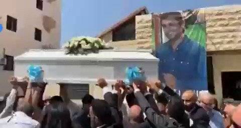 وصول جثمان الفنان جورج الراسي الى منزل اهله في منطقة مستيتا – جبيل
