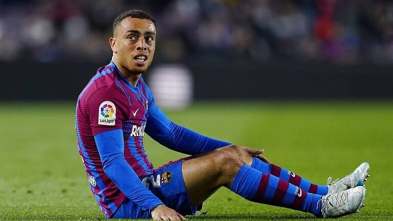 ميلان يتفق مع برشلونة لضم ديست