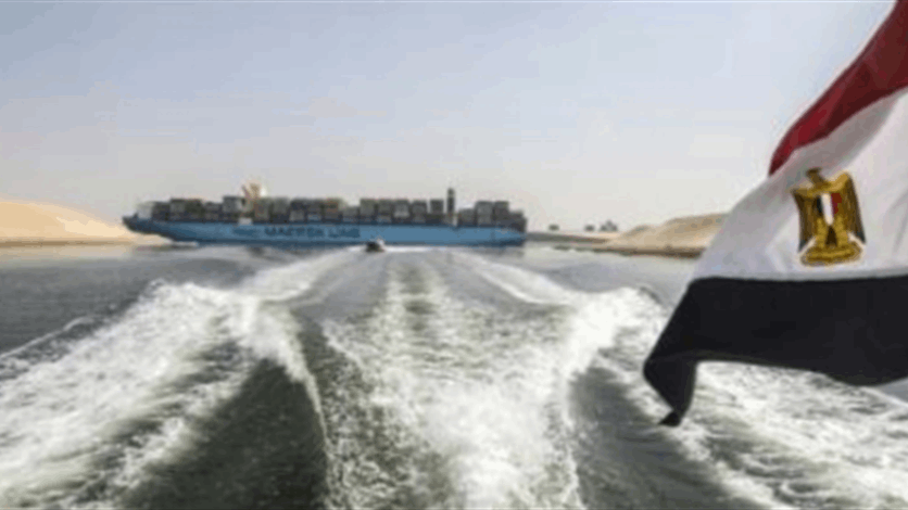 ناقلة نفط عملاقة تعطل حركة الملاحة في قناة السويس لبضع ساعات