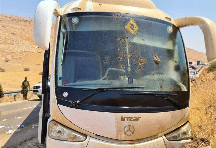 إصابات بإطلاق نارٍ على حافلة تقل إسرائيليين في غور الأردن