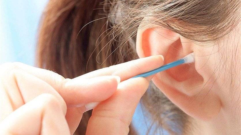 ألوان شمع الأذن المختلفة... إلى ماذا تدل؟