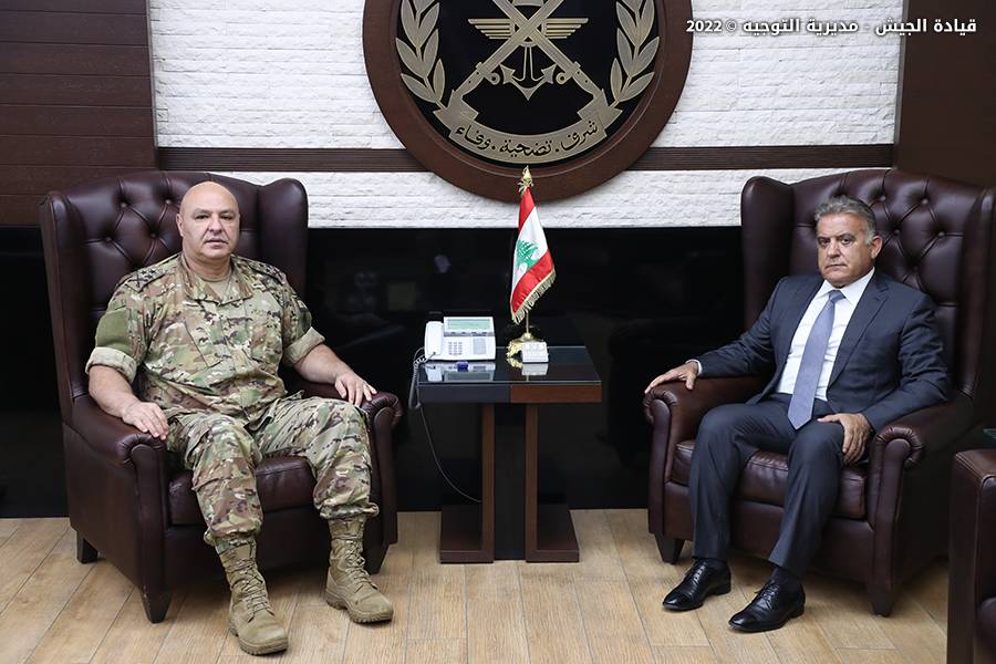 قائد الجيش يلتقي سفير الأوروغواي واللواء ابراهيم