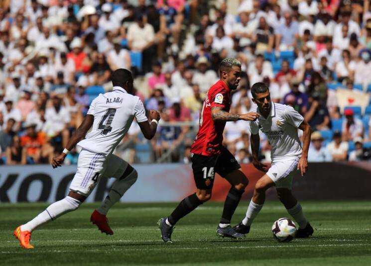 برشلونة يطارد ريال مدريد... وتعثّر بايرن ودورتموند