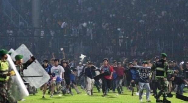 إندونيسيا.. 129 قتيلا و180 جريحا بأعمال شغب عقب مباراة ديربي