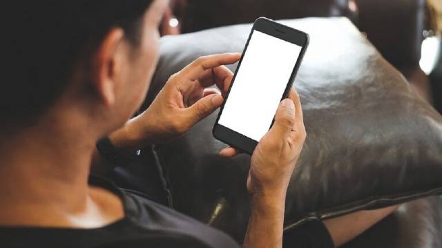 أوروبا على خطى لبنان.. الاتصالات الخلوية مهدّدة بالانقطاع؟!