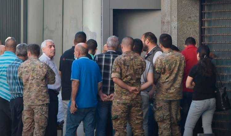 المصارف تعاود عملها.. وطوابير المواطنين تعود