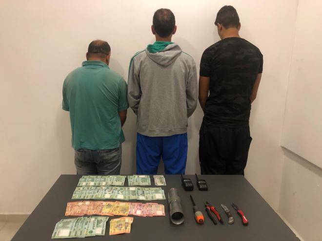 عصابة سرقة سيّارات بقبضة