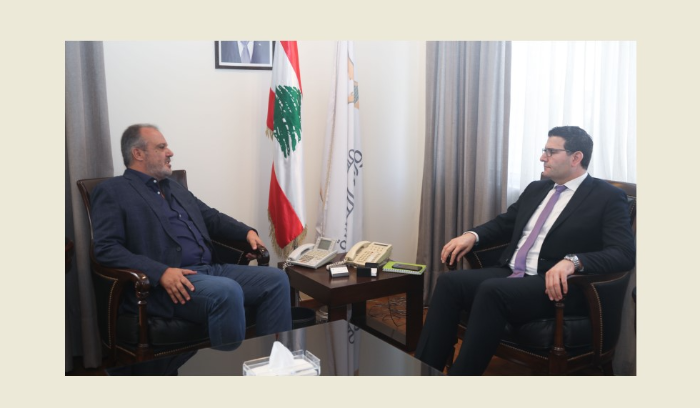 تعاون بين 