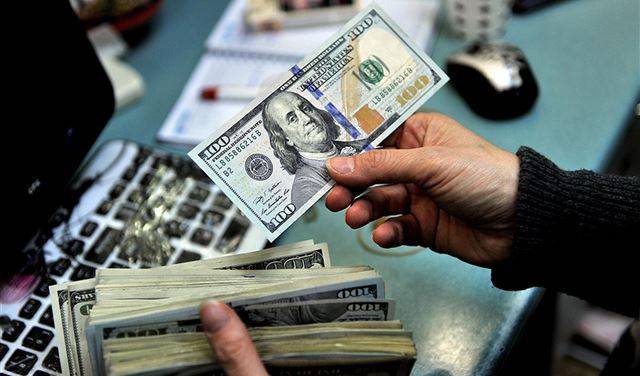 دولار السوق السوداء يلامس الـ40 الفاً