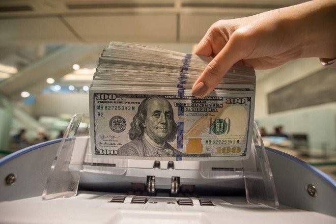 دولار السوق السوداء يتخطّى عتبة الـ40 الفاً