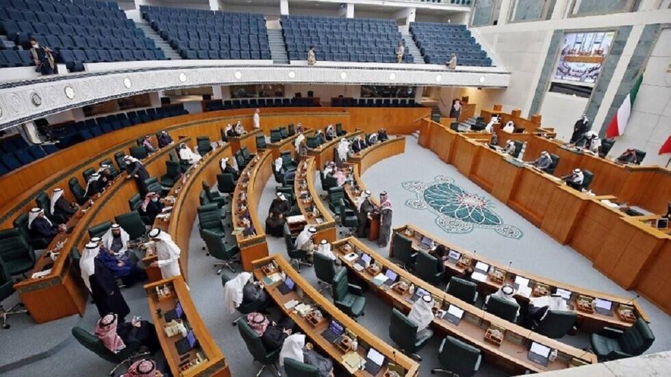 أوّل تهديد من ولي العهد إلى مجلسي النواب والوزراء