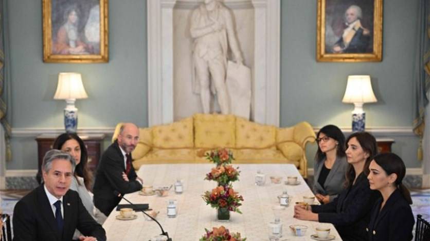 هاريس وبلينكن وسوليفان يشيدون بالاحتجاجات في إيران