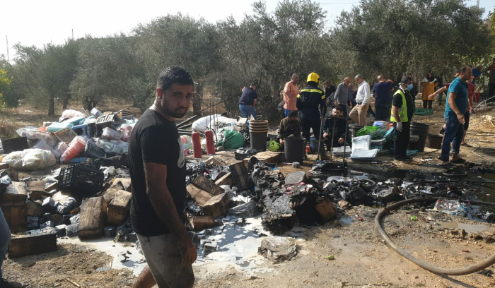 حريق في مستودع فحم وأدوات منزلية
