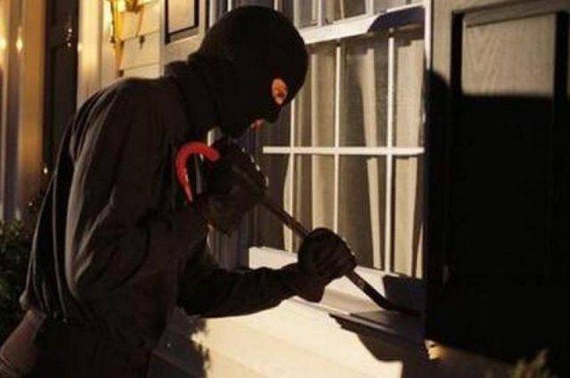 سرقة مدرسة بواسطة الكسر والخلع