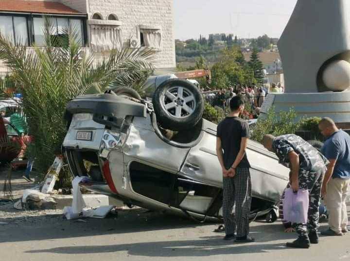 شاحنة تجتاح 4 سيارات و