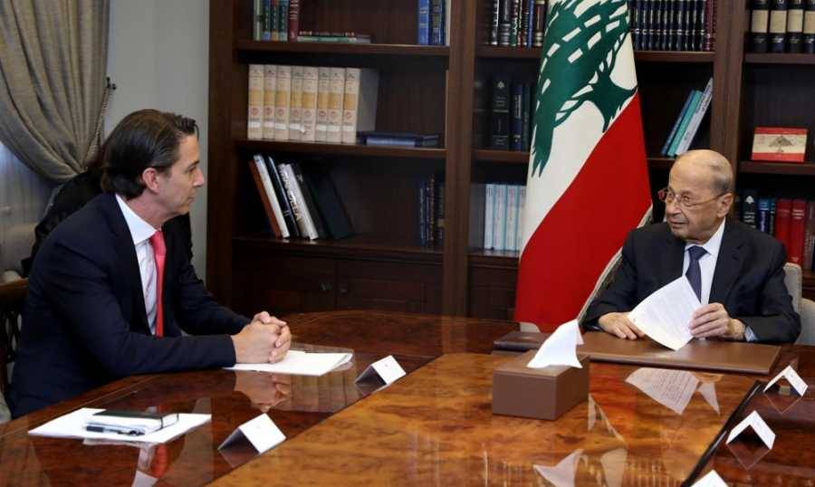 عون يتسلّم من هوكشتاين الرسالة الرسمية فيما يتعلّق بملف الترسيم.. وهذه تفاصيل التوقيع