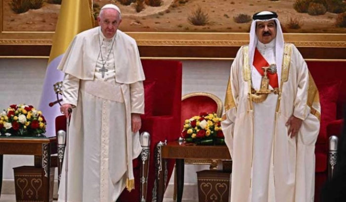 البابا من البحرين: لوضع حد للتمييز وانتهاكات حقوق الإنسان