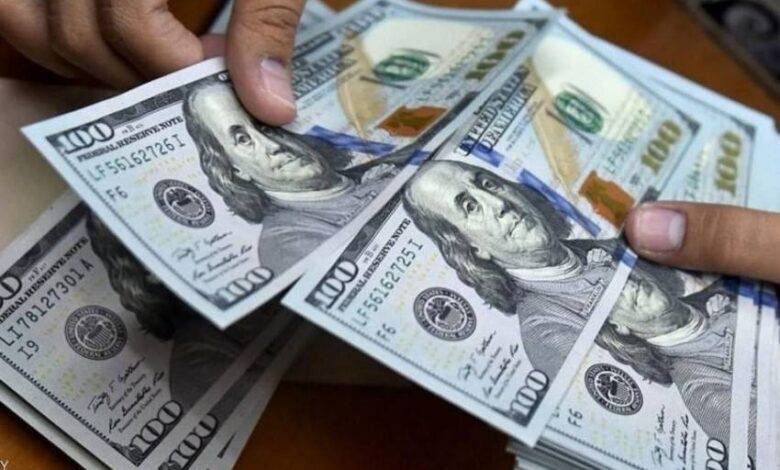 تراجع طفيف بدولار السوق السوداء صباحاً