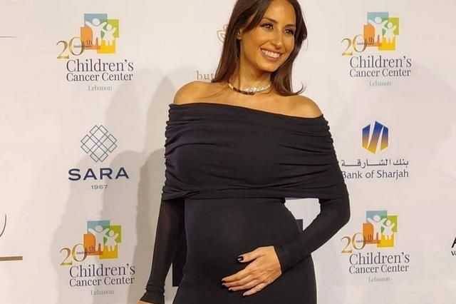 بالفيديو... هبة طوجي تفاجىء الجمهور بحملها في أوبرا دبي