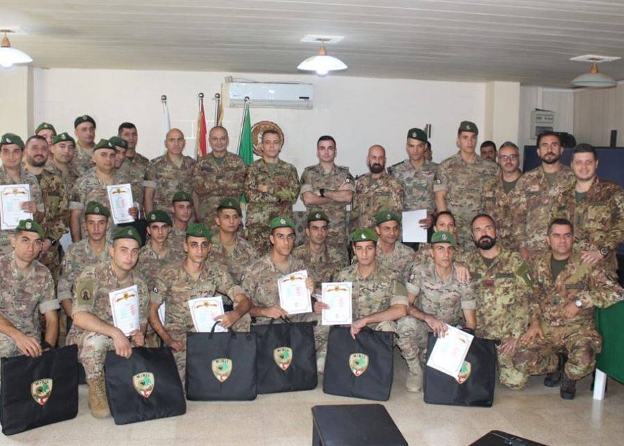 الجيش: حفل تخريج عسكريين تابعوا دورة 