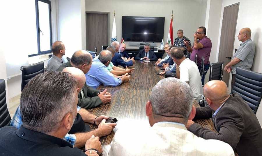 وزير المال أمام وفد من متقاعدي 