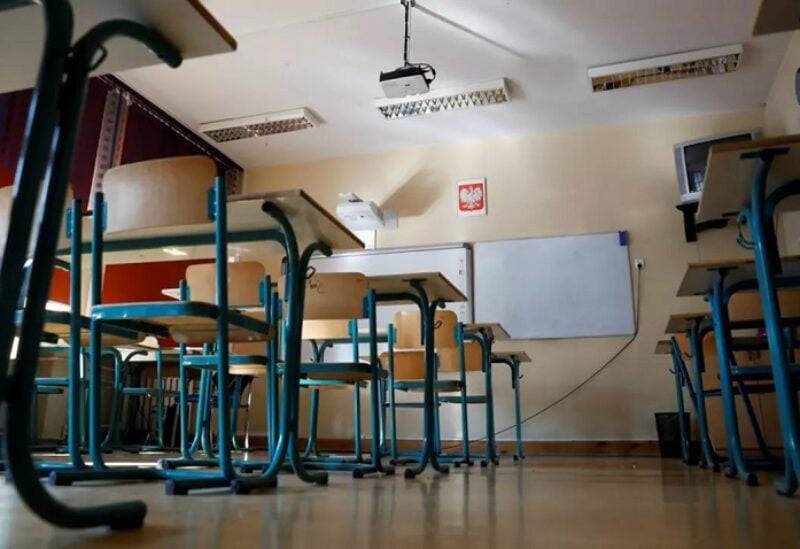 متعاقدو الاساسي: إرغام الأهالي على الدفع مقابل التعليم والتدفئة مرفوض