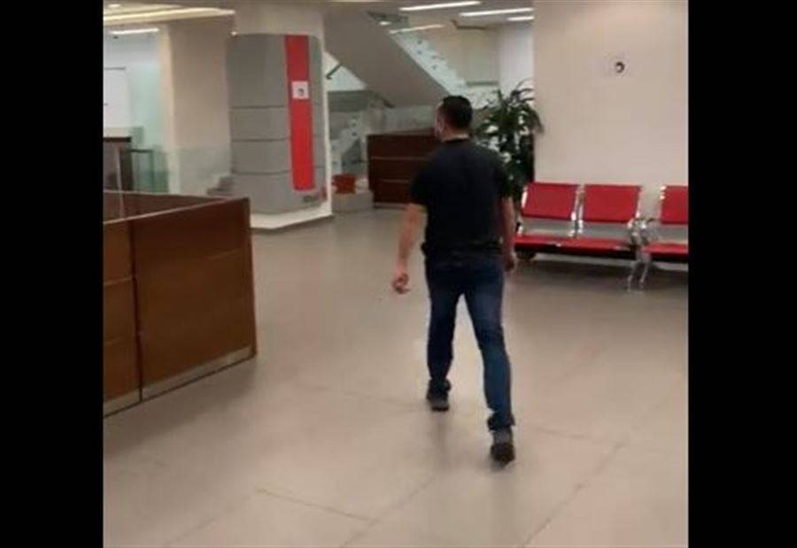 بالفيديو.. مودع يقتحم 