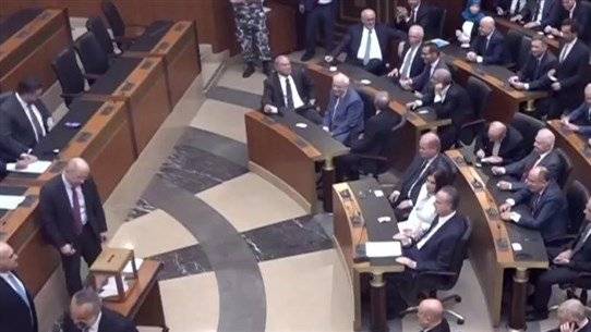 بدء عملية الاقتراع لانتخاب رئيس جديد للجمهورية