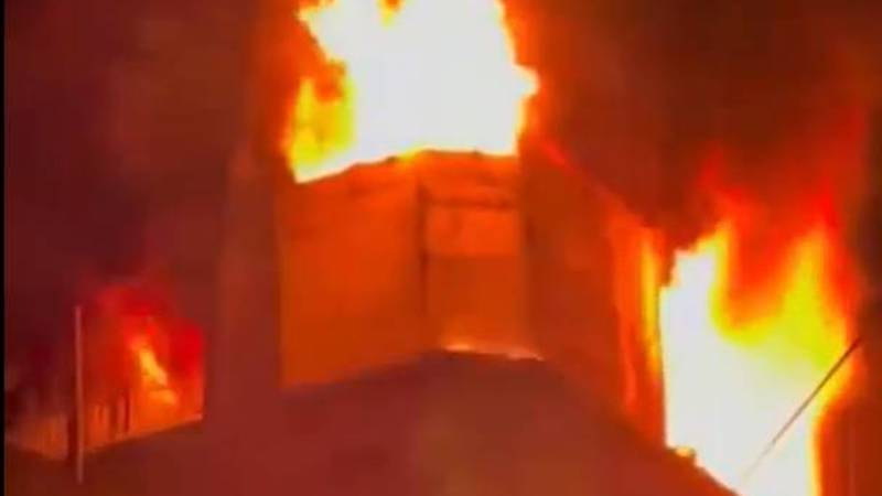حريق يقضي على 21 شخصاً من عائلة واحدة في غزة