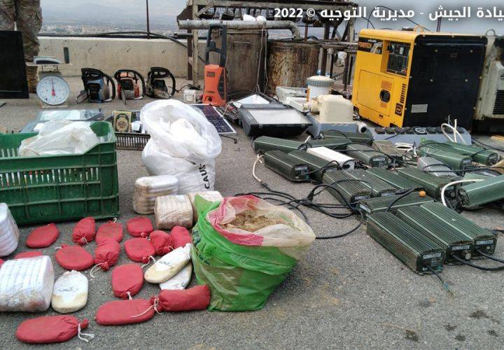 بالصور:  عملية دهم للجيش في بعلبك وضبط كمية كبيرة من المخدرات