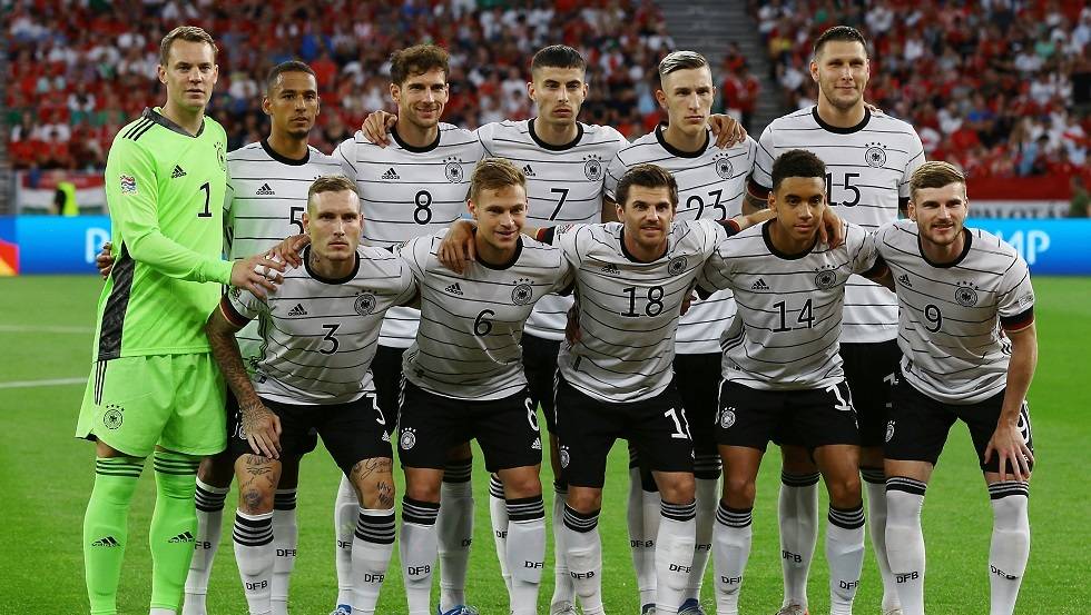 لماذا يرتدي منتخب ألمانيا الأبيض؟