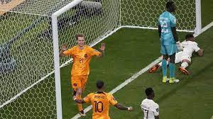 هولندا تتأهل الى الدور الثاني من كأس العالم لكرة القدم بعد فوزها على قطر بنتيجة 2 - 0