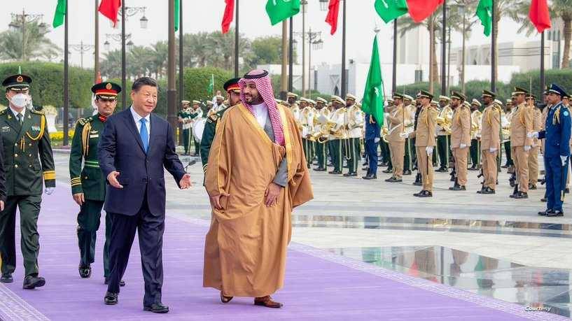 استقبال سعودي حافل لرئيس الصين.. وشي يُدشّن عهداً جديداً