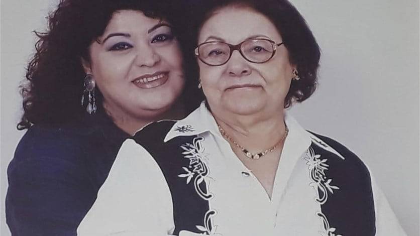 ليليان نمري تنشر صورة مع والدتها .. ورسالة مؤثرة