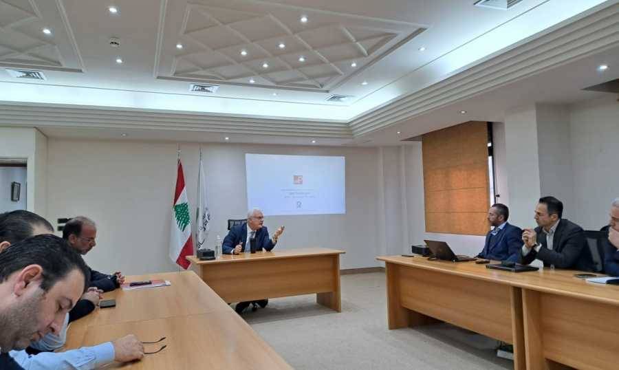 القرم يلتقي مسؤولي 