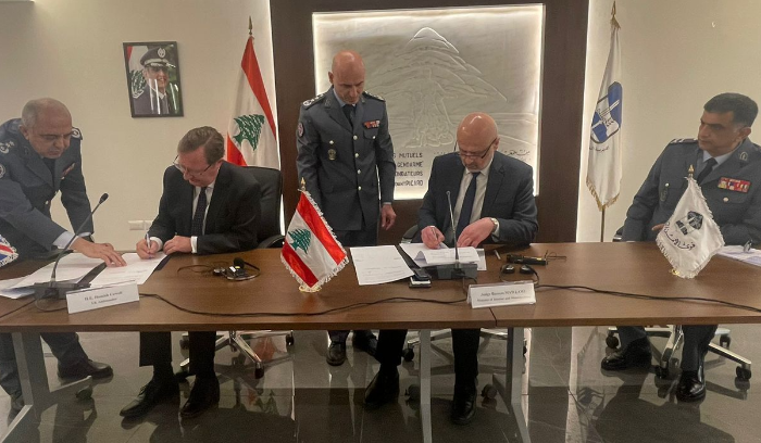 السفارة البريطانية: كاول وقع مع مولوي وعثمان مذكرة تعاون بقيمة 15.9 مليون جنيه إسترليني