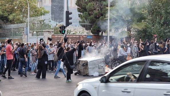 70 صحافياً بإيران اعتقلوا منذ بدء الاحتجاجات.. قائمة تكشف