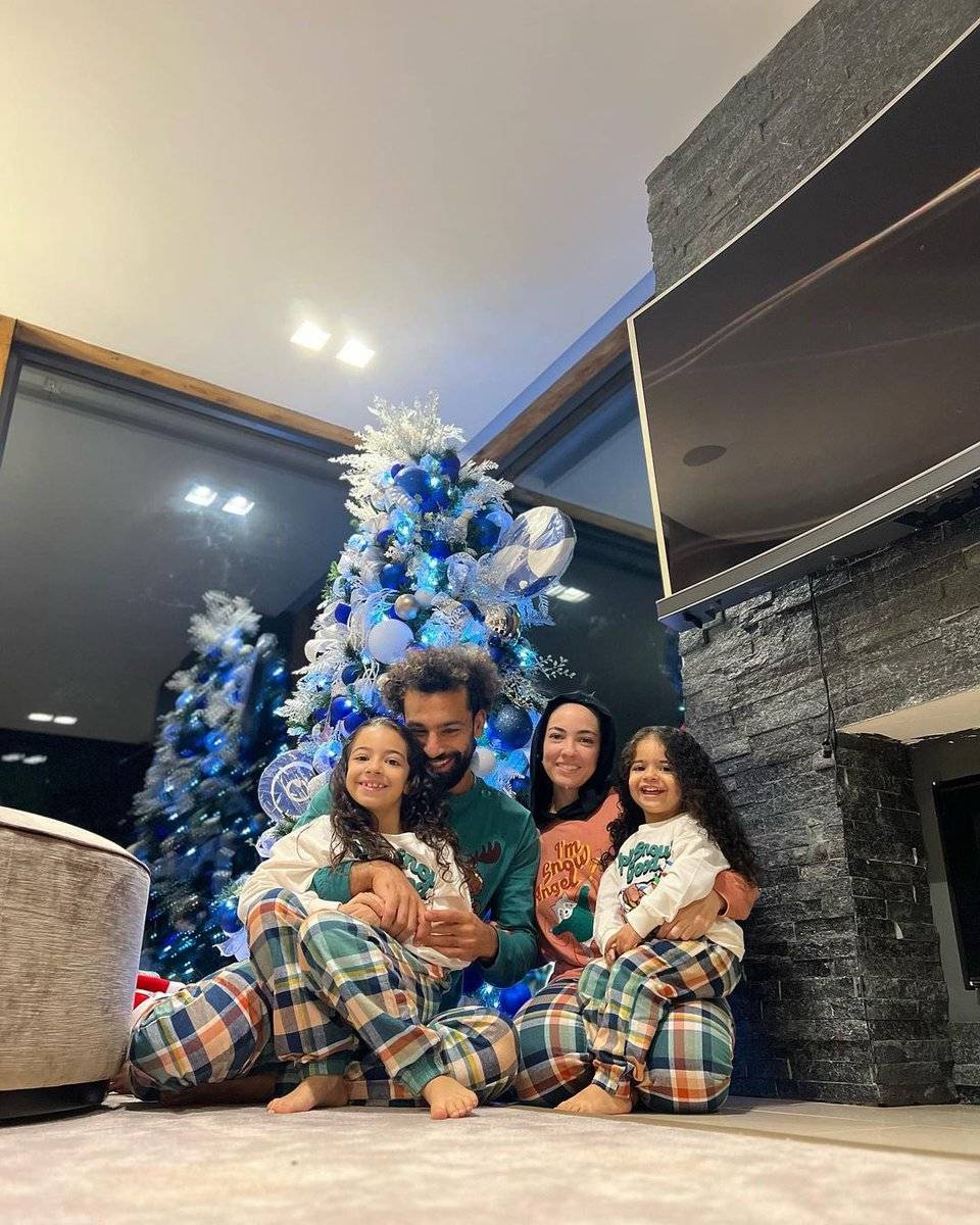 صورة محمد صلاح وأسرته بعيد الميلاد تثير تفاعلاً كبيراً